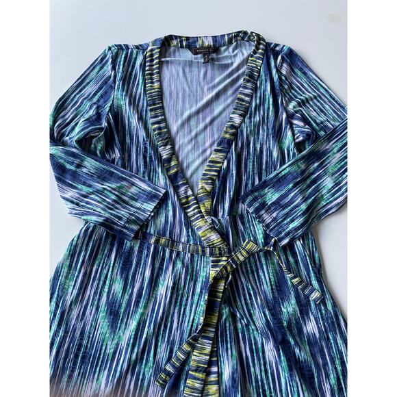 BCBG MaxAzria Wrap Dress Size Medium - Picture 10 of 11